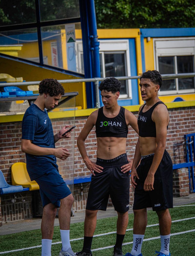 2 individual players receive real-time data feedback