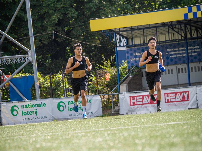 2 individual players running