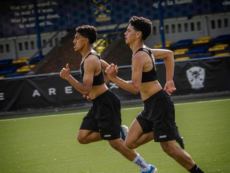 2 individual players running_2