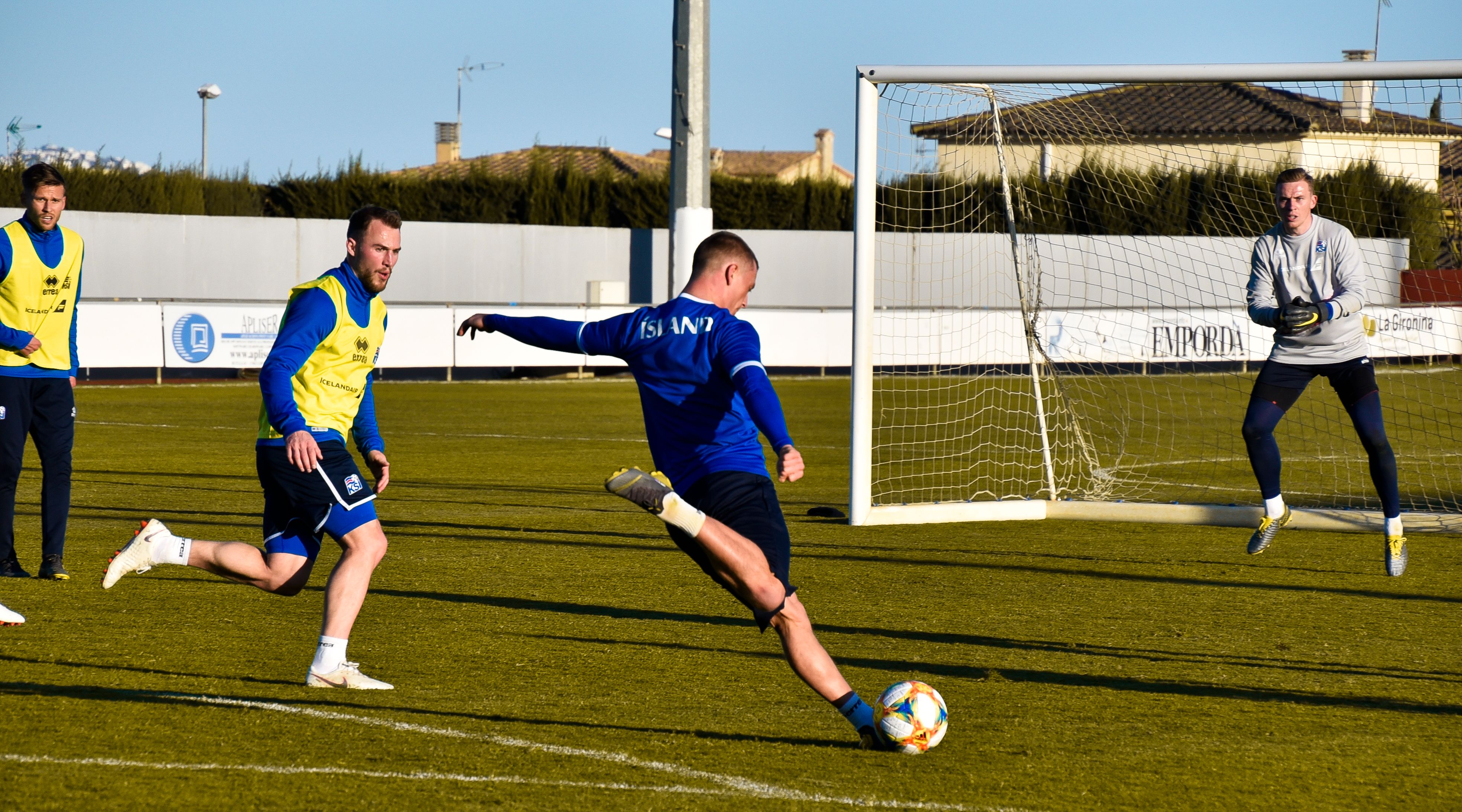 Football player scores